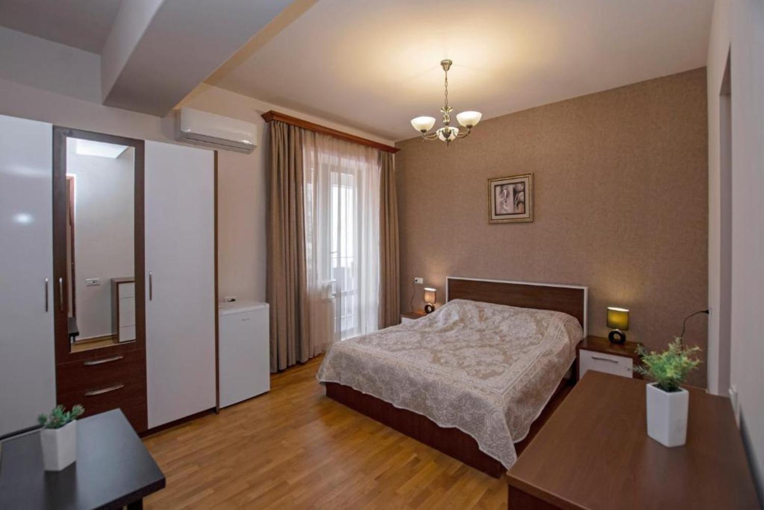 Hotel Season Jerevan Exteriör bild