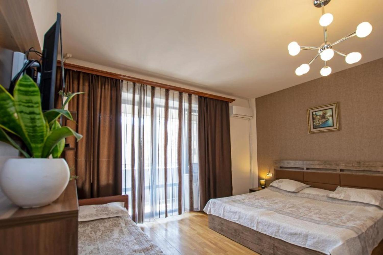 Hotel Season Jerevan Exteriör bild