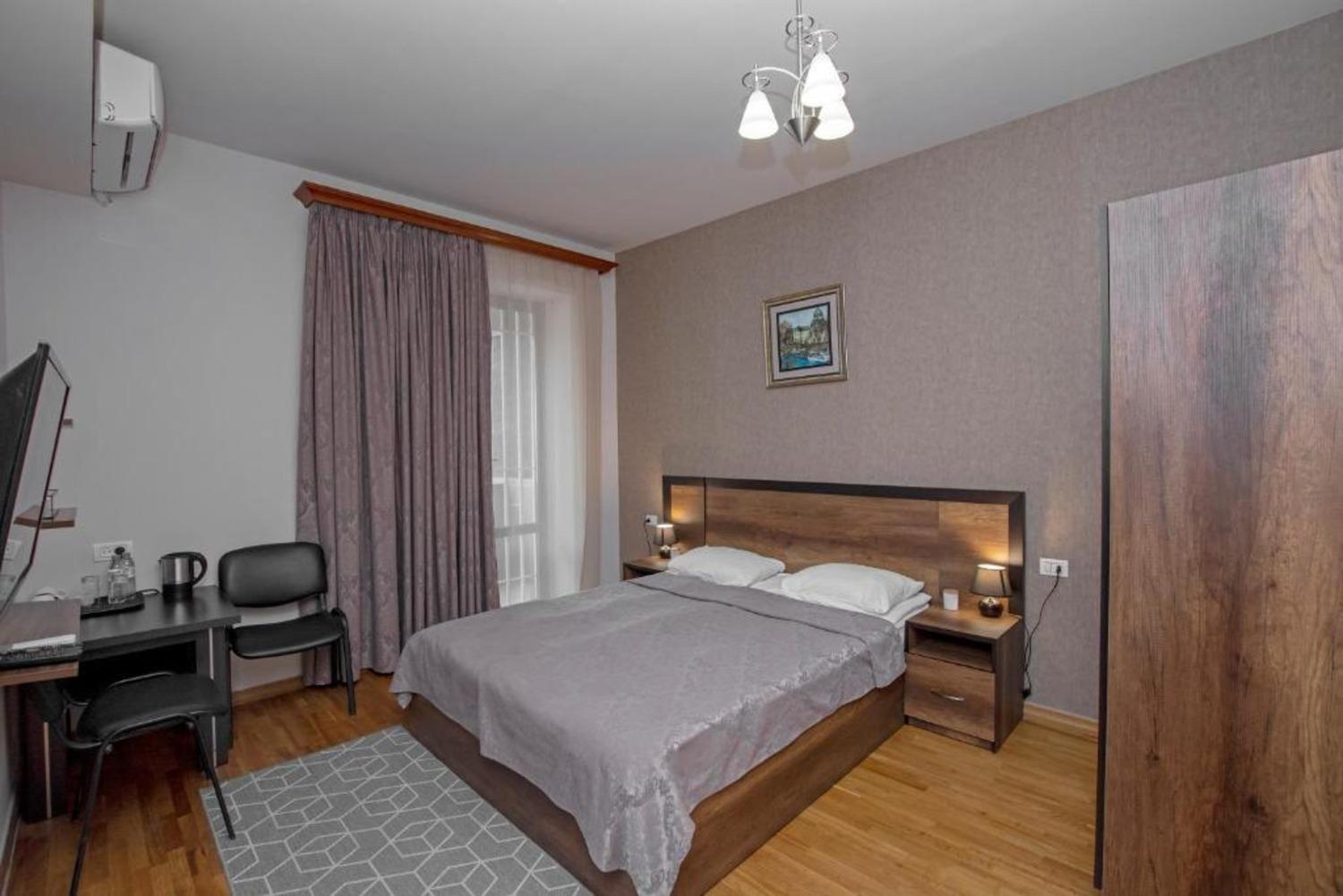 Hotel Season Jerevan Exteriör bild